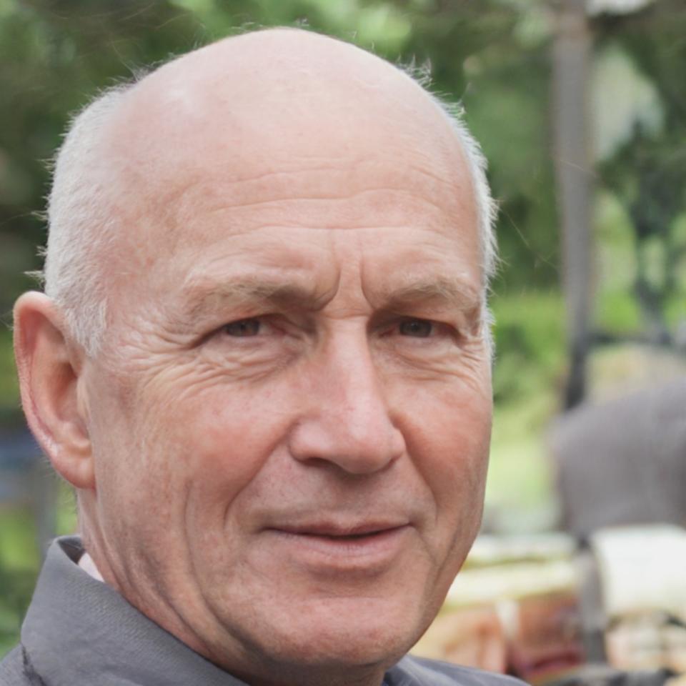 Retrato de Aurelio Mendoza, practicante de meditación